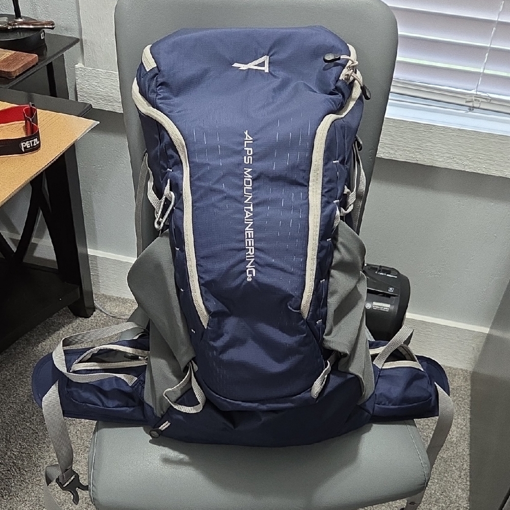 Alps Mountaineering Canyon 30L